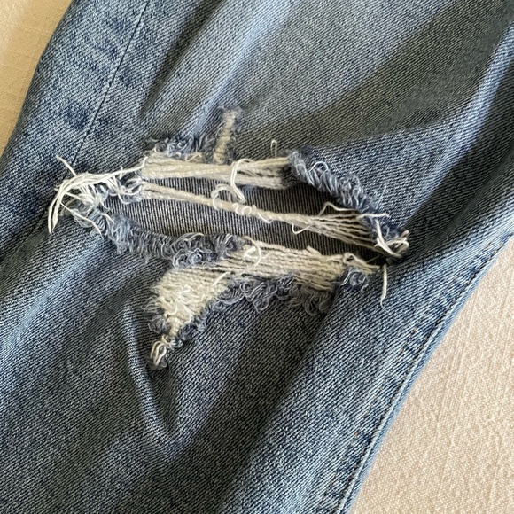 Agolde Distressed Riley Jeans - Picture 7 of 11